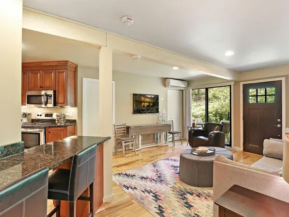 601 Knollwood CIRCLE #A, Fontana, WI 53125