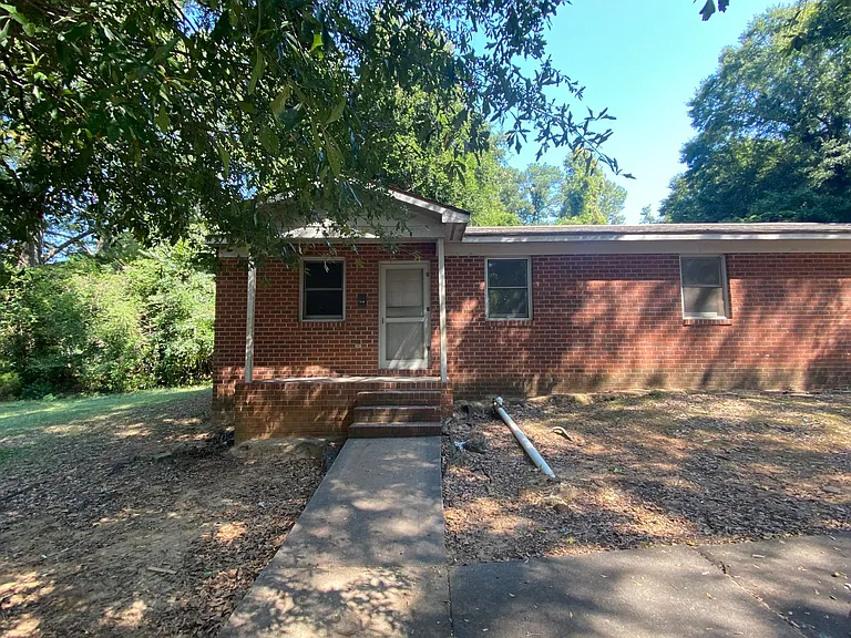 217 Osborne St #A — Photo 4