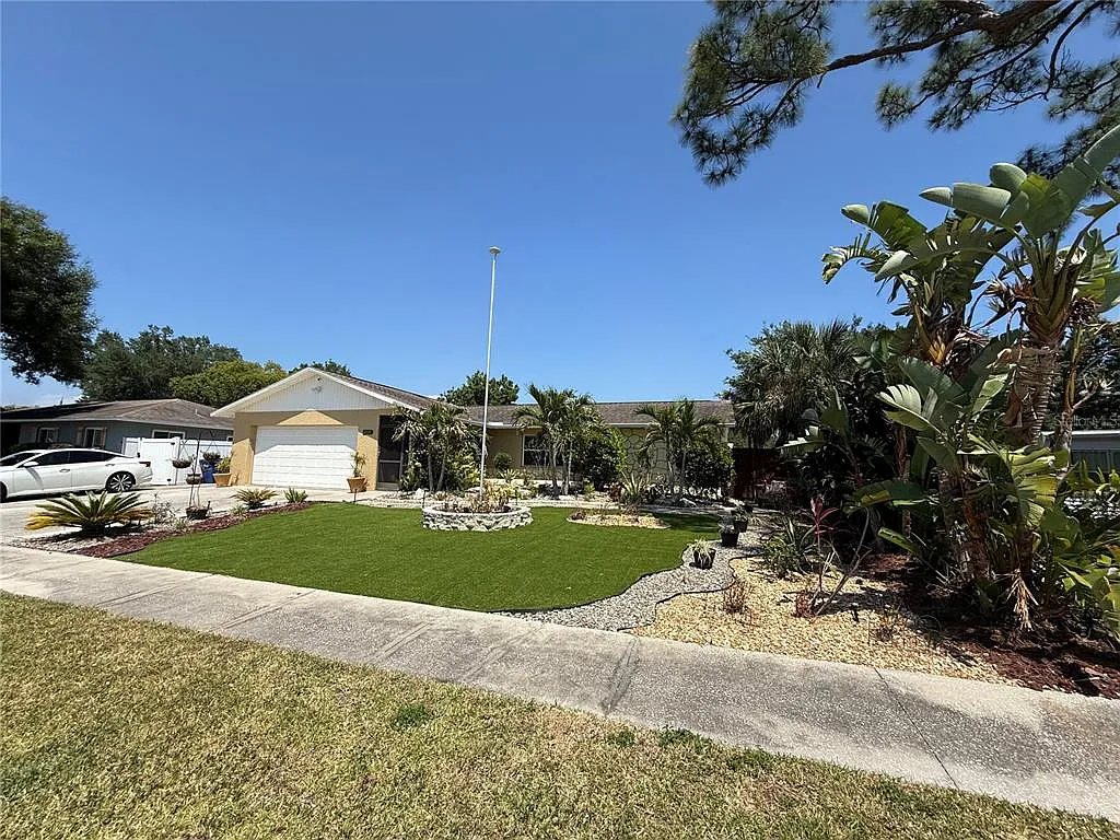 3 bed, 2.0 bath, 1484 sqft, $3,200 — Photo 4