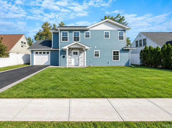 110 Bayberry Lane, Levittown, NY 11756