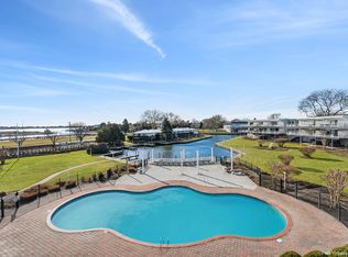 35 Library Ave APT 3L, Westhampton Beach, NY 11978