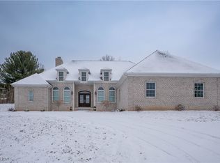 6443 Hills And Dales Rd NW, Canton, OH 44708