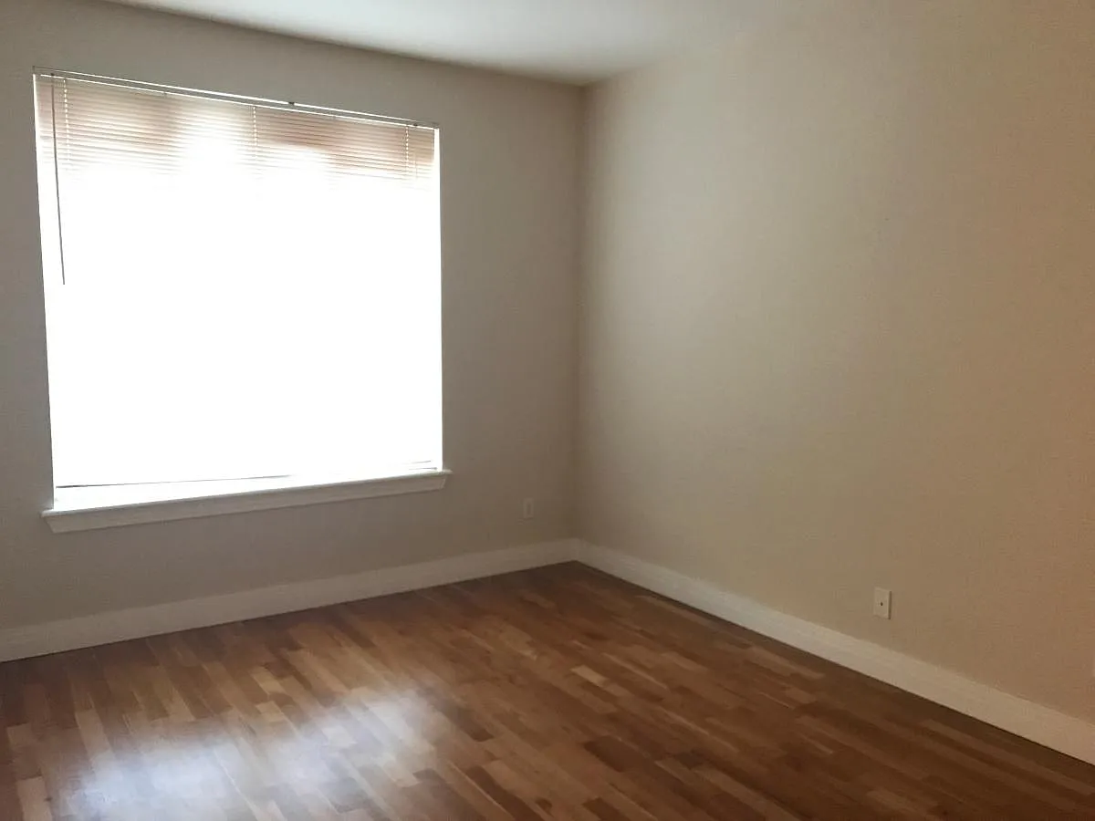 2 bed, 1032 sqft, $1,850 — Photo 2