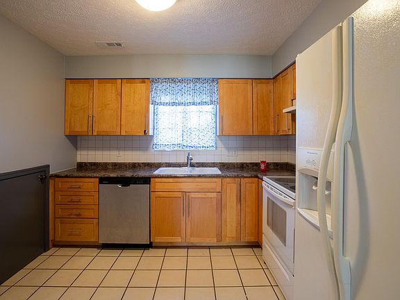 5th image of 102 Whitney Ct