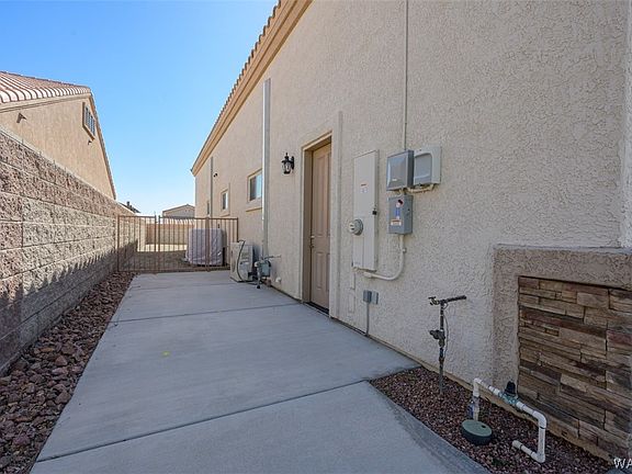 4th image of 2132 E Everglades Boulevard