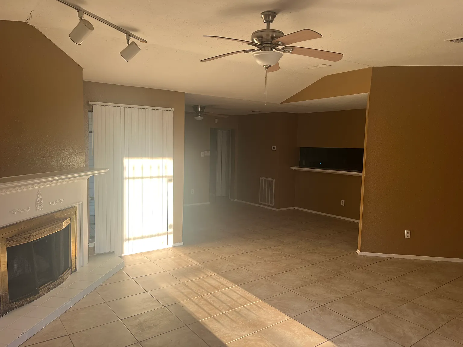3 bed, 1584 sqft, $2,000 — Photo 2