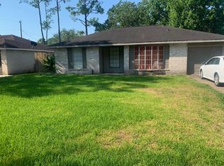 102 Brigadoon Ln, Friendswood, TX 77546