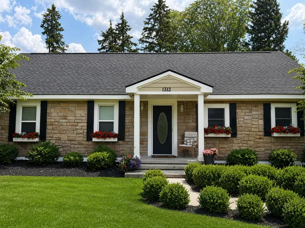 1312 Holliday Dr, Lake Orion, MI 48362