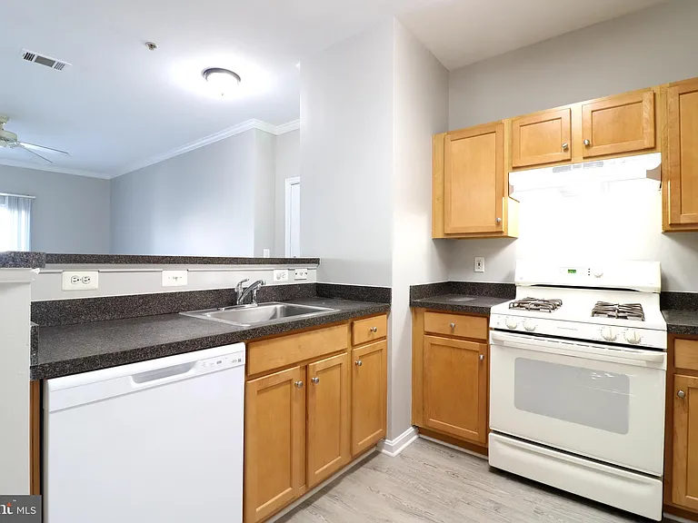 5117 E Travis Edward Way #5117E — Photo 7