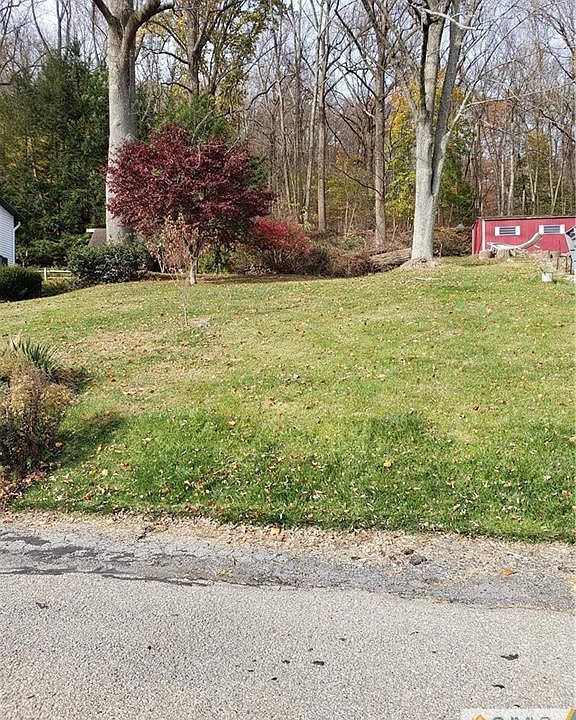 1st image of 19 Lewis Ln