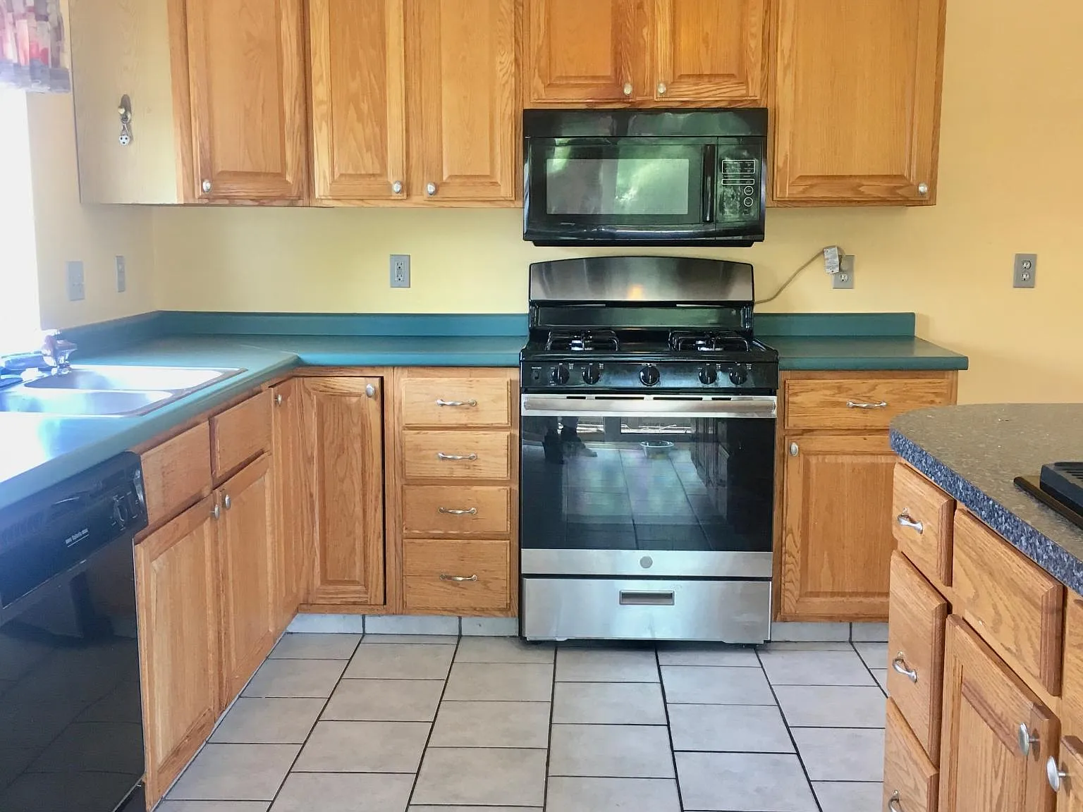 4 bed, 2000 sqft, $2,950 — Photo 3