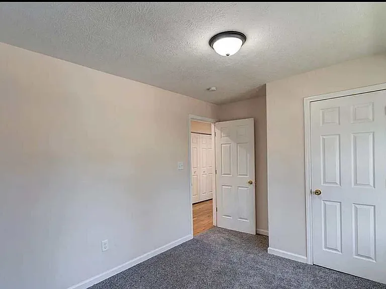 1135 Fairfield Ave — Photo 3