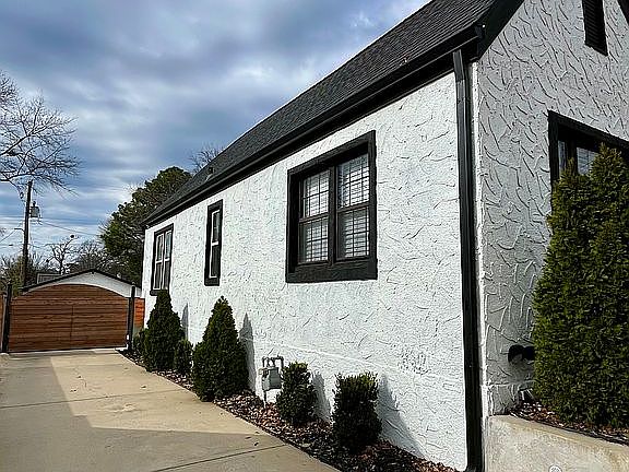 5th image of 108 N Pine St