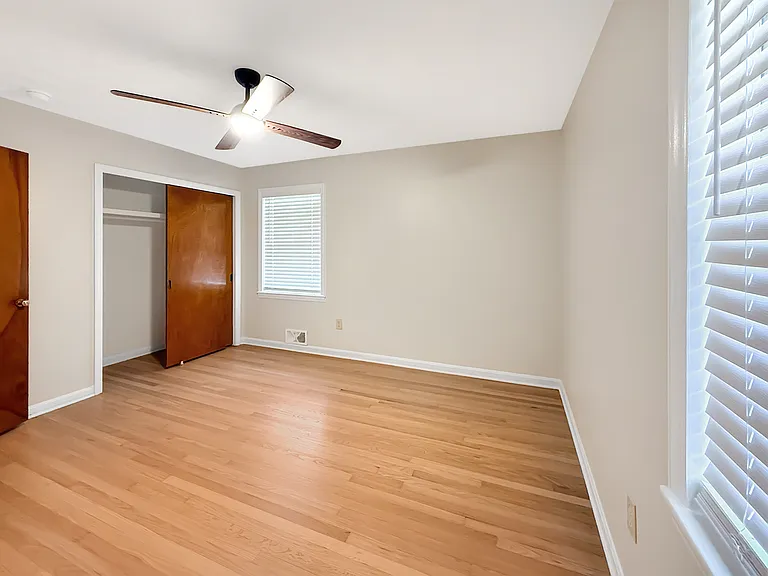 1595 Tulip Ln — Photo 8