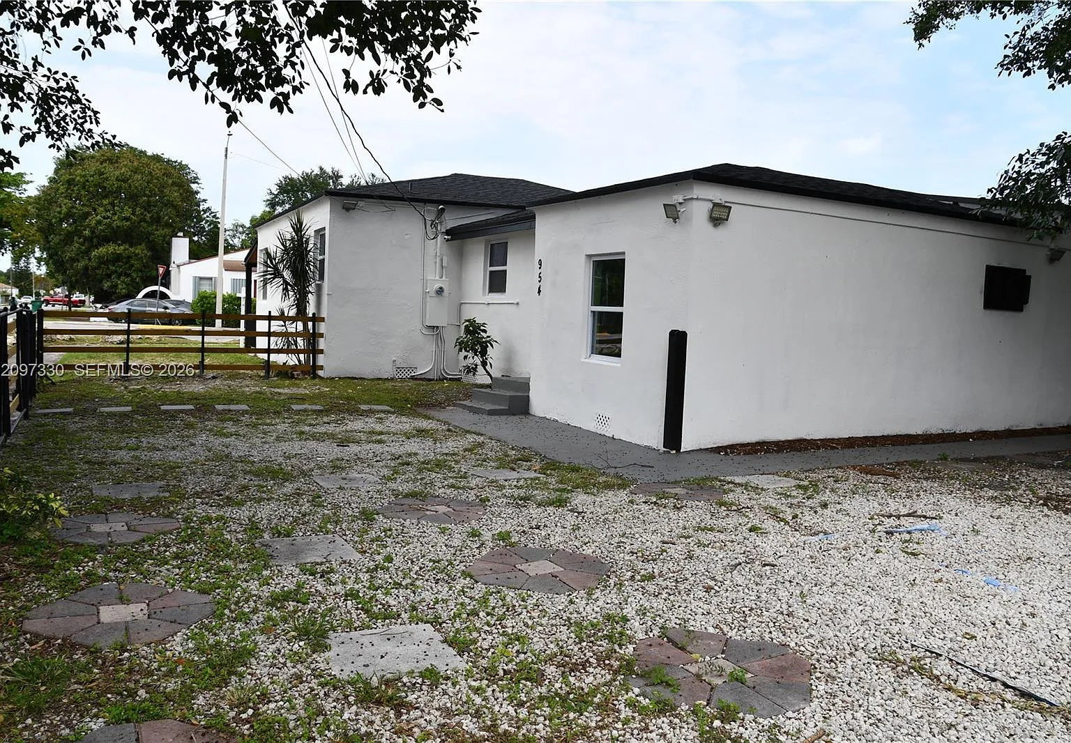 Stephen Manor — Photo 2