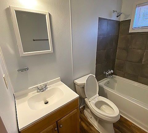 4th image of 3821 Woodbury Dr