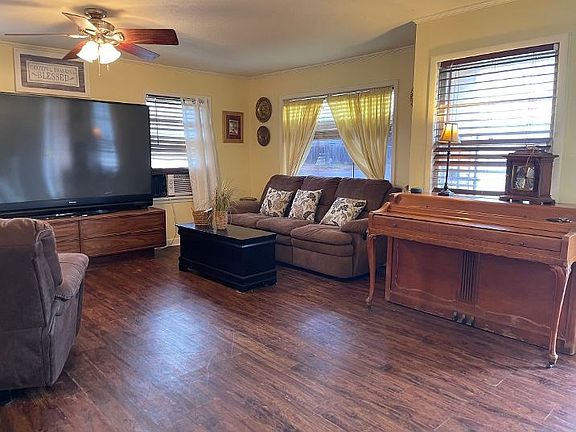 4th image of 205 Chestnut Dr