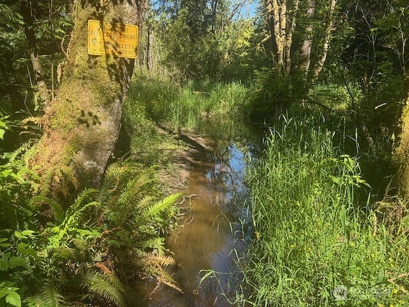 3rd image of 692 24 Burchett Road