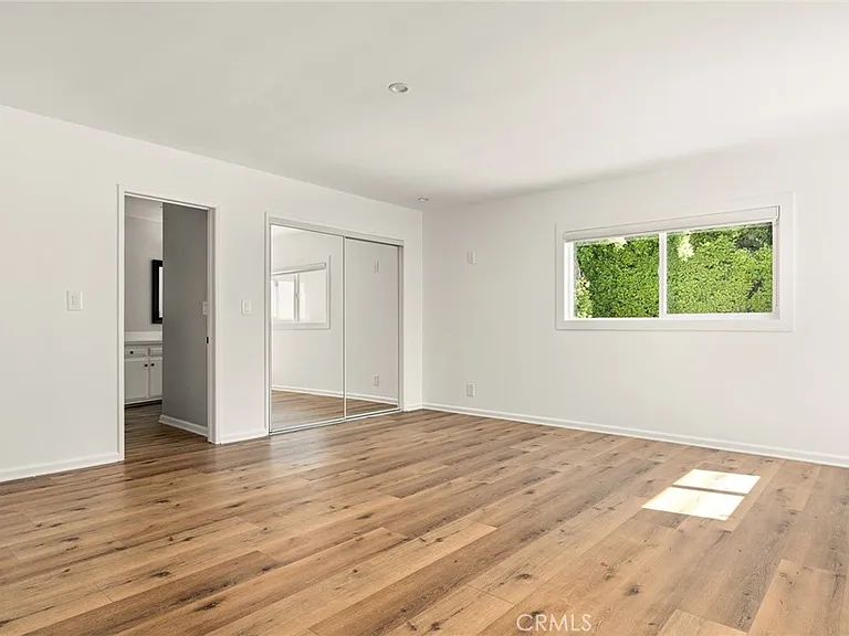 5840 Allott Ave — Photo 15