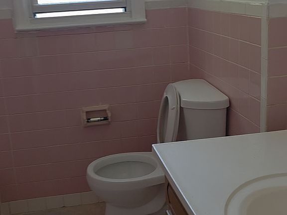 2nd image of 40 Bradley Ave