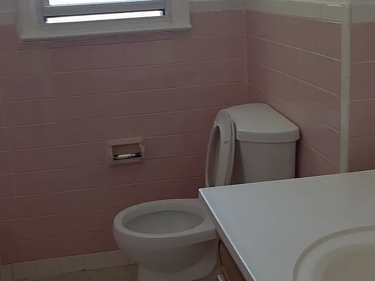 40 Bradley Ave — Photo 2