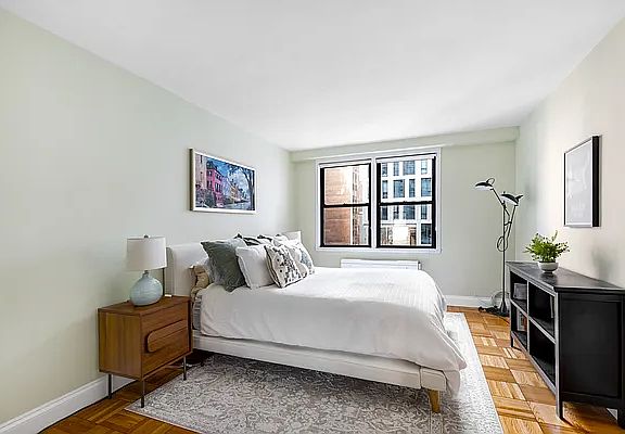 5th image of 201 E 21st St APT 7D