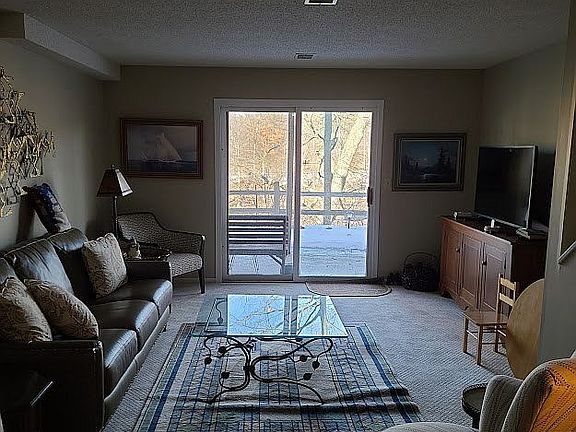 3rd image of 823 Highbanks Dr