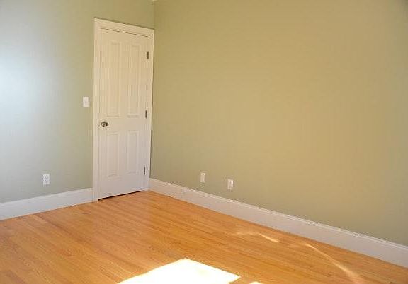 Sunny, Spacious Bedroom