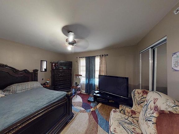 5th image of 2406 23rd St SE
