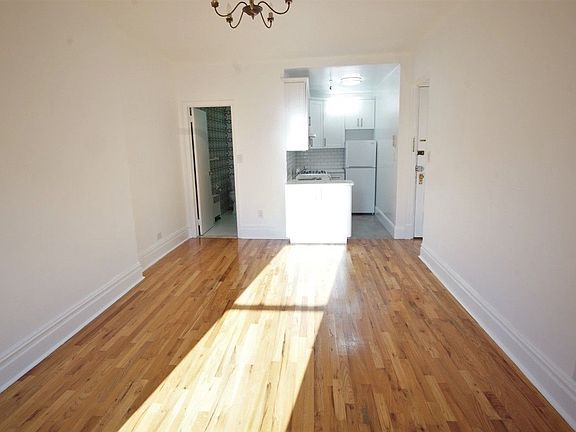 3rd image of 14 W 71st St #4B