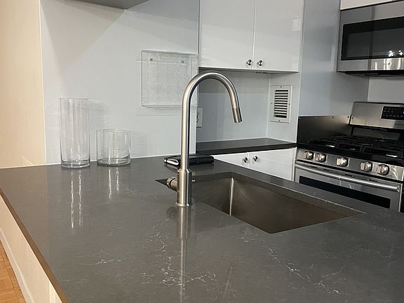 5th image of 303 E 60th St APT 8B