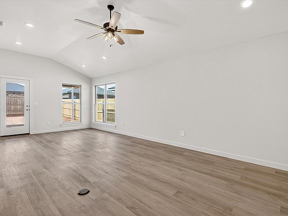 4th image of 2421 Aberdeen Ave