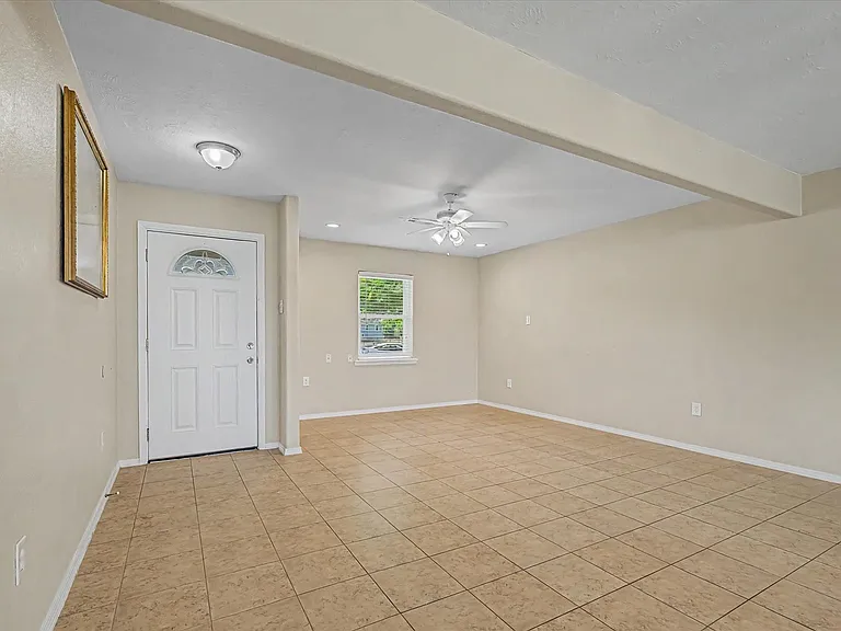 827 Pickney Ave — Photo 5