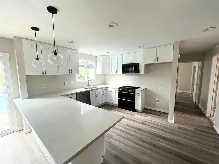 446 Annette Pl — Photo 6