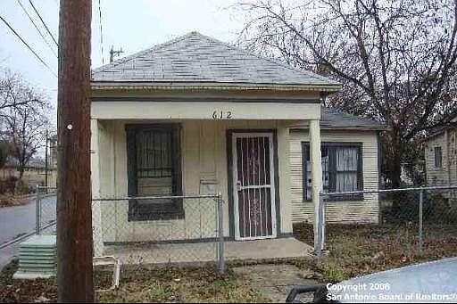 1st image of 612 N MITTMAN ST