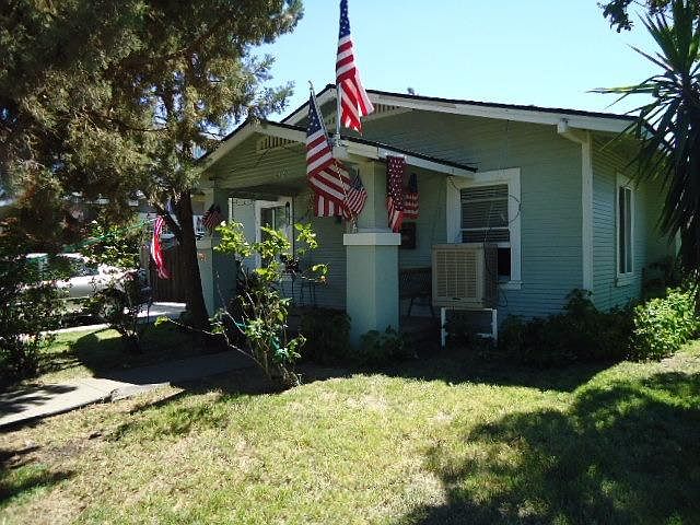 1st image of 252 N 2nd Ave
