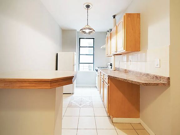 3rd image of 502 W 152nd St APT 25