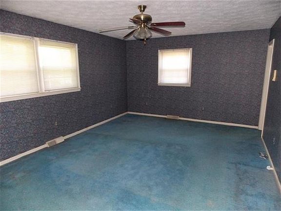 4th image of 302 Hanly Ln