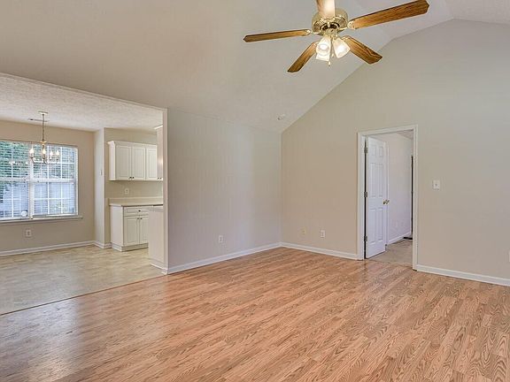 5th image of 1045 Willow Springs Dr