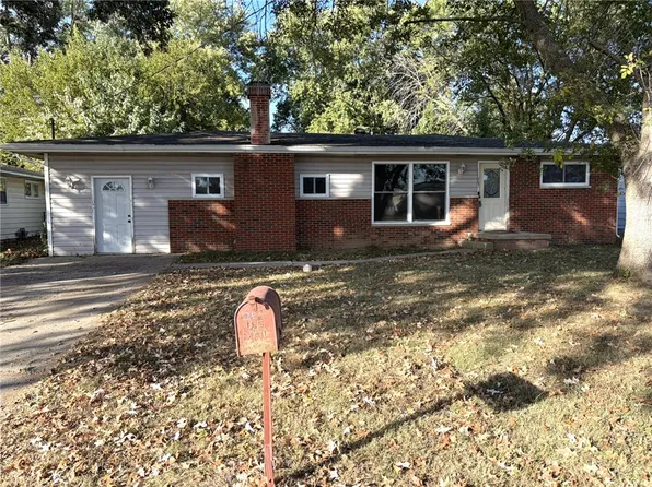 904 Holiday Dr, Effingham, IL 62401