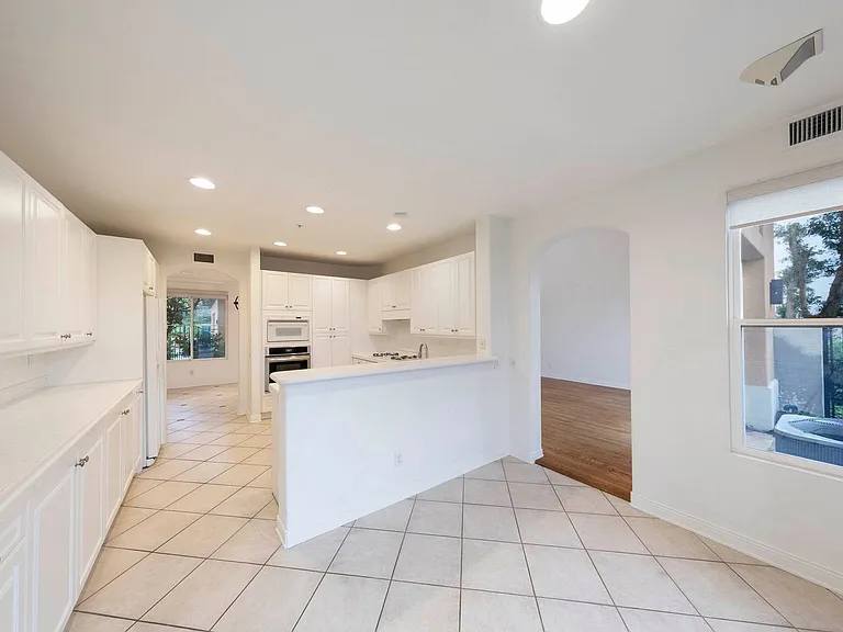 19 Lucania Dr — Photo 17
