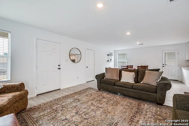 3 bed, 2.0 bath, 1440 sqft, $1,699 — Photo 4