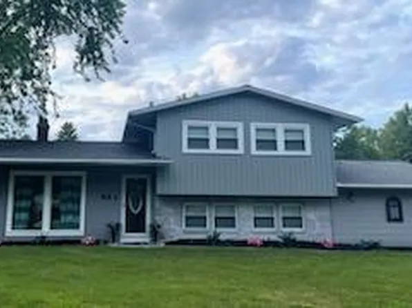 71 Lake Dr, Troy, IL 62294