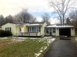 191 Meadowdale Dr, Gates, NY 14624