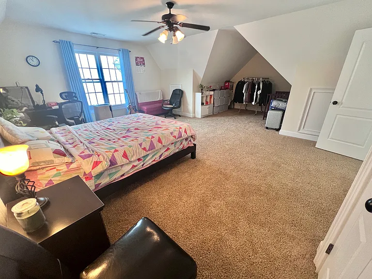 4th bedroom/bonus/media/office/gym room optional - 3rd floor-pic 3