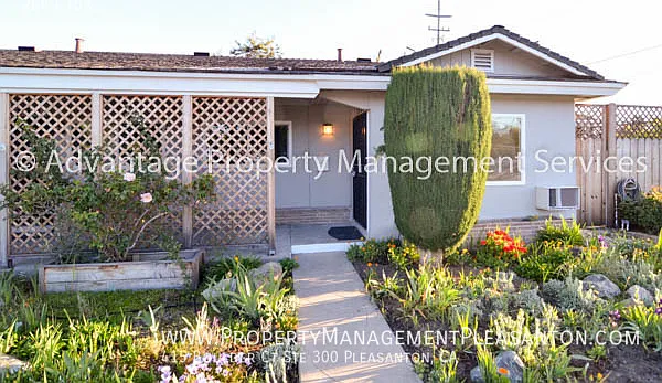 1196 Holmes Ct #1196 — Photo 11