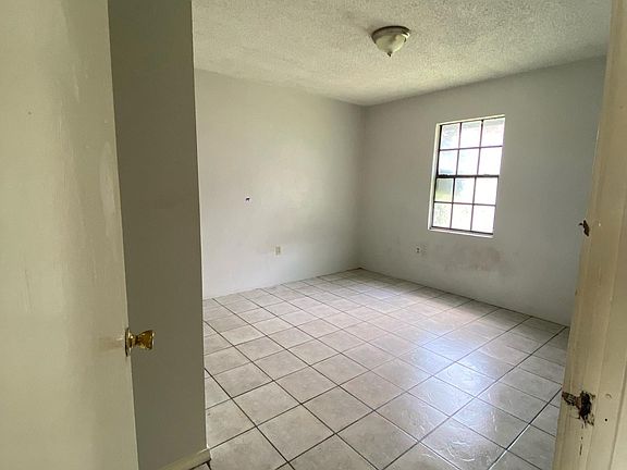 5th image of 823 W 1st St #2