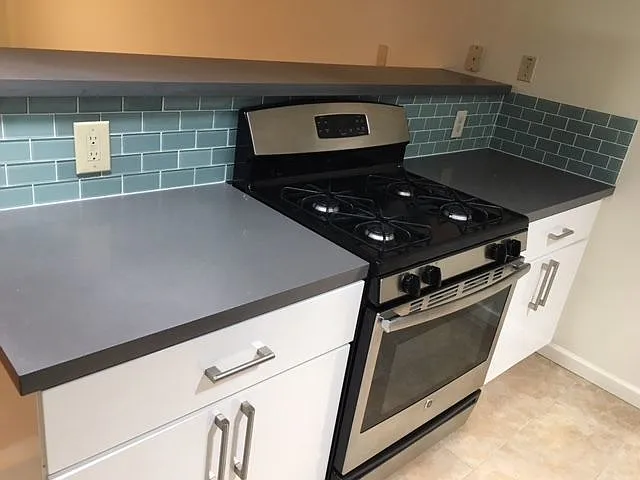 Stainless Range with Breakfast bar