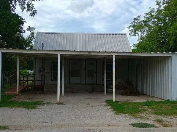 308 Martin St, Bangs, TX 76823