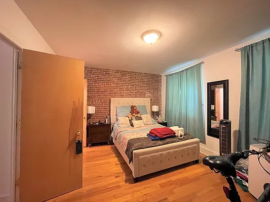 Rented by C2R Management LLC | media 9